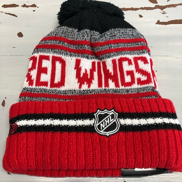 New Era Red Wings Pom Beanie - Picture 4 of 6